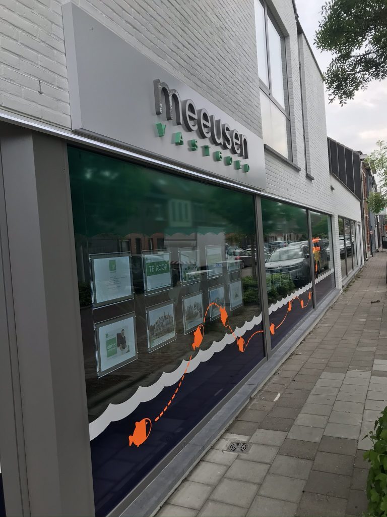 meeusen vastgoed belettering raam doorschijnende follie