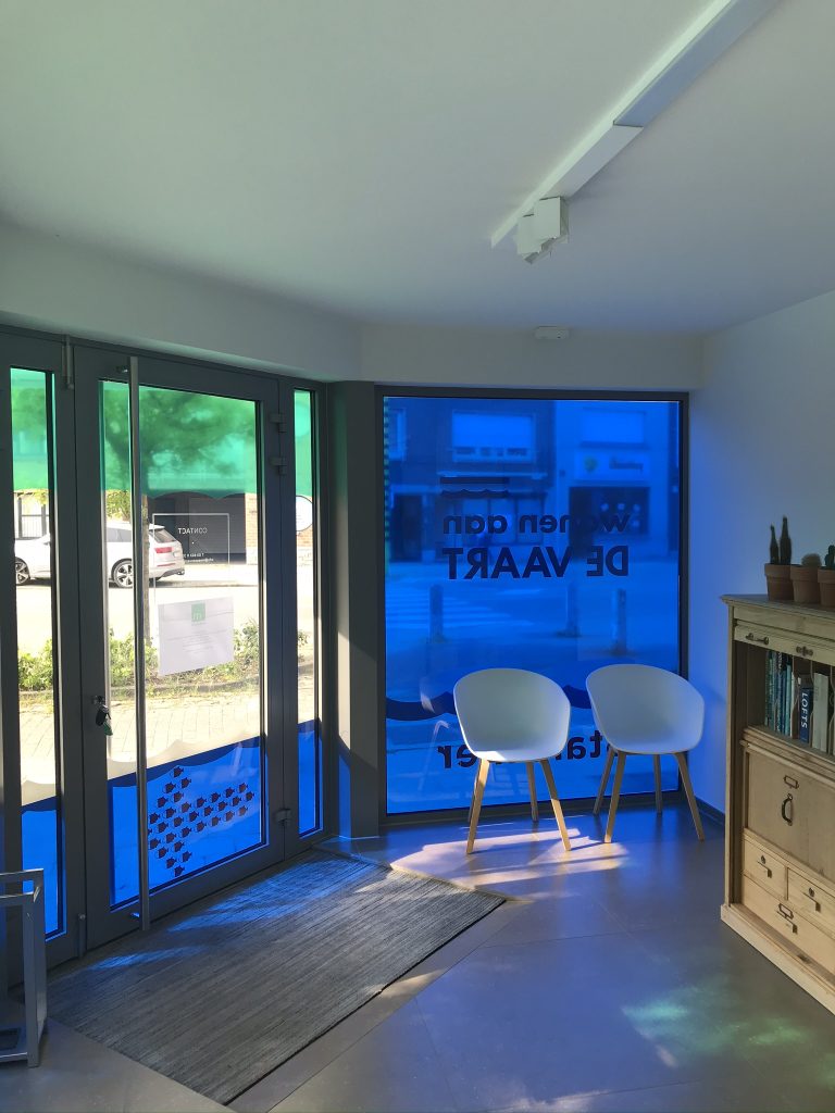 meeusen vastgoed belettering raam doorschijnende follie