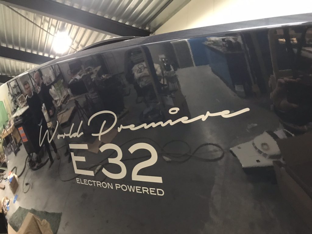 domani belettering boot