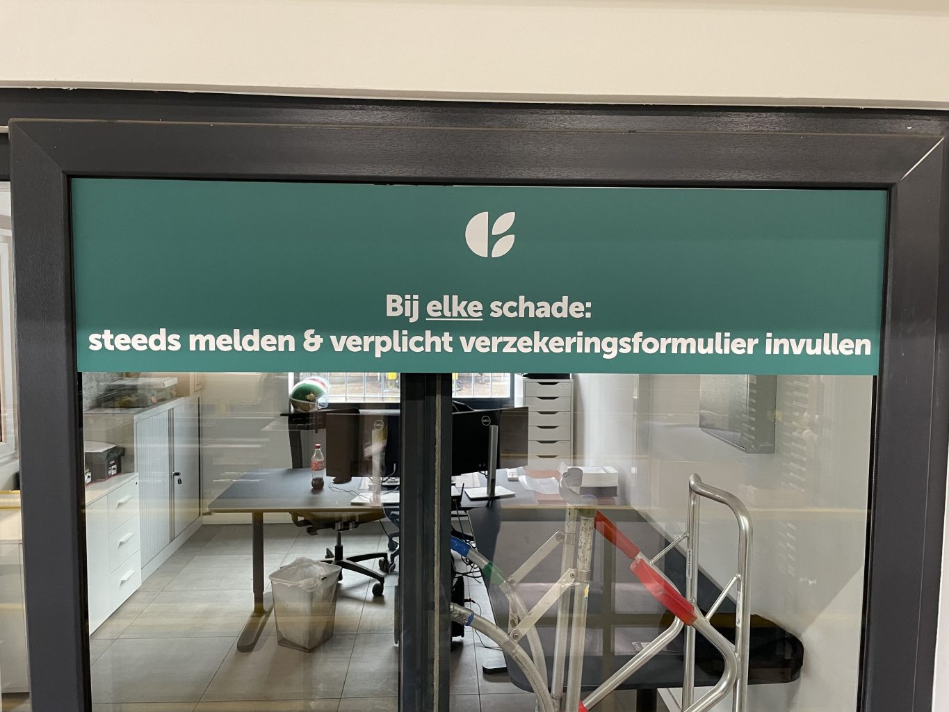 claessens sticker schade deur